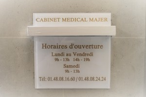 Plaque des horaires d'ouverture